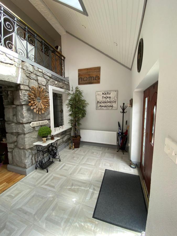 Salmon Weir Lodge Конг Екстериор снимка