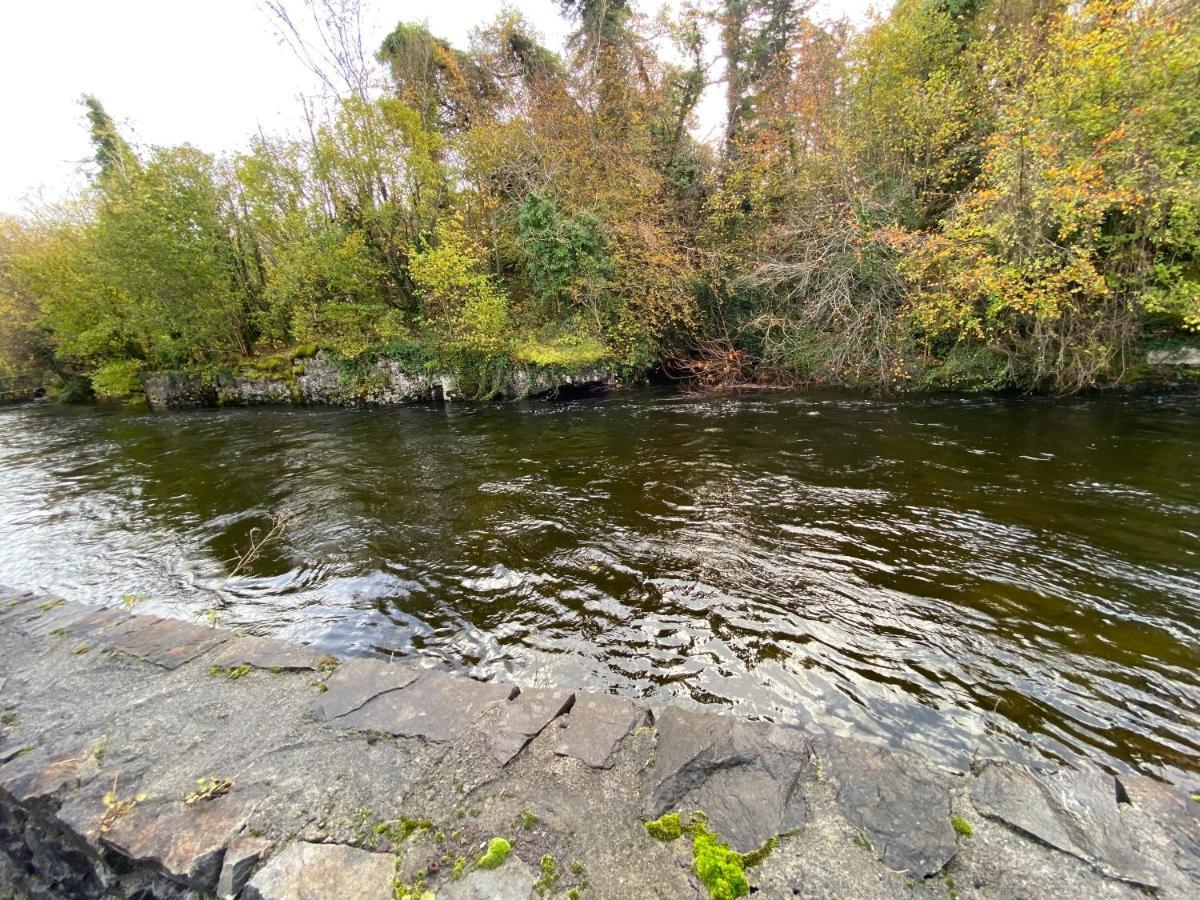 Salmon Weir Lodge Конг Екстериор снимка